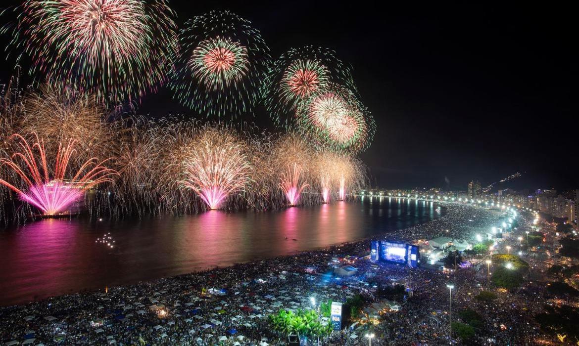 Rua Bolivar, Nº 154, Copacabana - Pertinho Da Famosa Do Mundo - Excelente Custo Benefício Finais De Semana, Feriados, Réveillon 2022, Carnaval 2023
