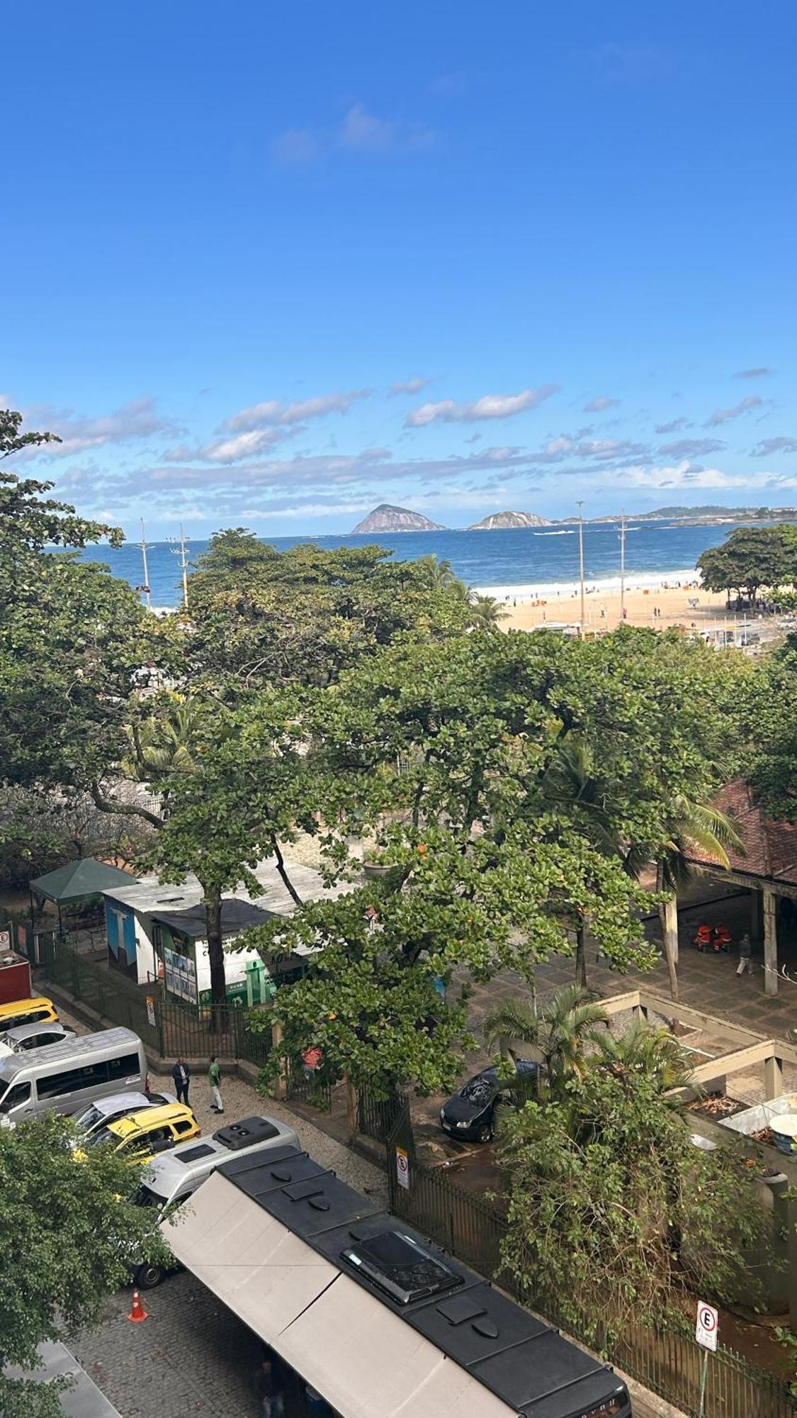 Rua Bolivar, nº 154, Copacabana - Pertinho da Praia mais famosa do mundo - Excelente Custo benefício para Finais de semana, feriados, Réveillon 2022, Carnaval 2023 *